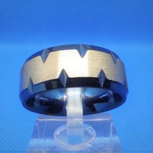 Bague alliance bleue classique en acier inoxydable chirurgical 316L avec motif bandeau central large acier hachuré