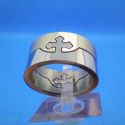 Bague alliance gothique en acier inoxydable chirurgical 316L en 2 parties emboitées, une partie polie, l'autre brossée, motif croix fléchée, style rock biker gothique 1