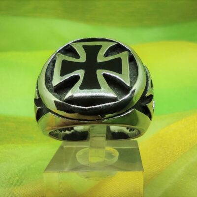 Bague chevalière croix noire teutonique