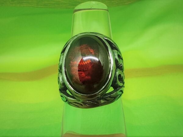 Bague chevalière gothique en acier inoxydable chirurgical 316L évidée avec pierre rouge en cabochon, style rock, biker, gothique