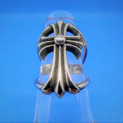 Bague gothique croix enhendée