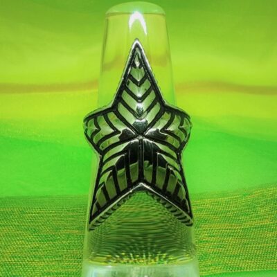 Bague gothique étoile motifs chevrons
