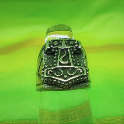Bague chevalière Mjöllnir marteau de Thor avec runes