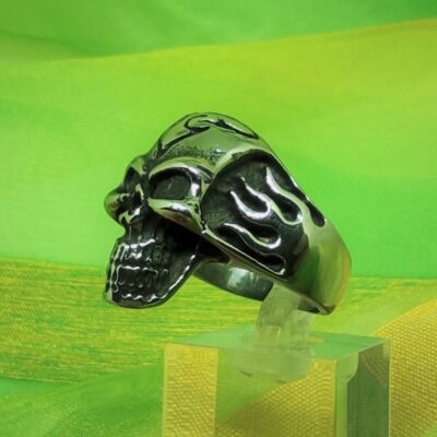 Bague gothique tête de mort flamme et flèche