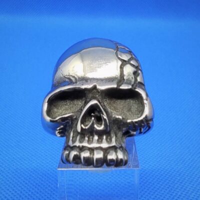 Bague gothique tête de mort fracturée