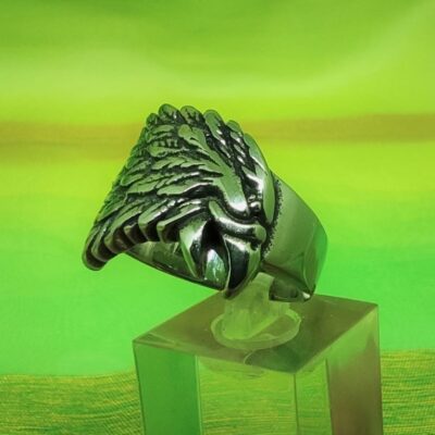 Bague alliance gothique tête d'aigle en profil