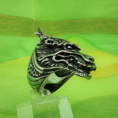 Bague gothique tête de dragon