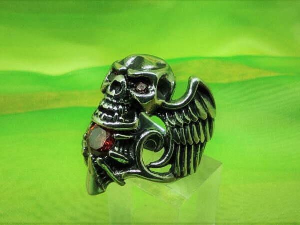 Bague gothique en acier inoxydable chirurgical 316L, tête de mort ailée avec 3 pierres rouges, style rock, biker, gothique, punk