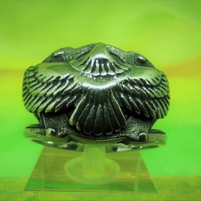Bague alliance gothique aigle aux ailes déployées