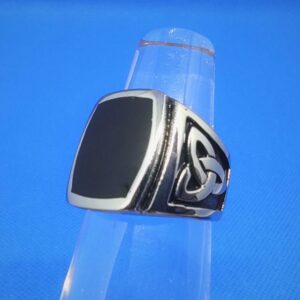 Bague chevalière viking acier chirurgical 316L, motif triskèle viking avec chaton noir rectangulaire, style rock, biker, gothique viking