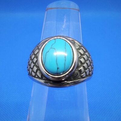 Bague chevalière gothique chaton cabochon turquoise motif peau de reptile