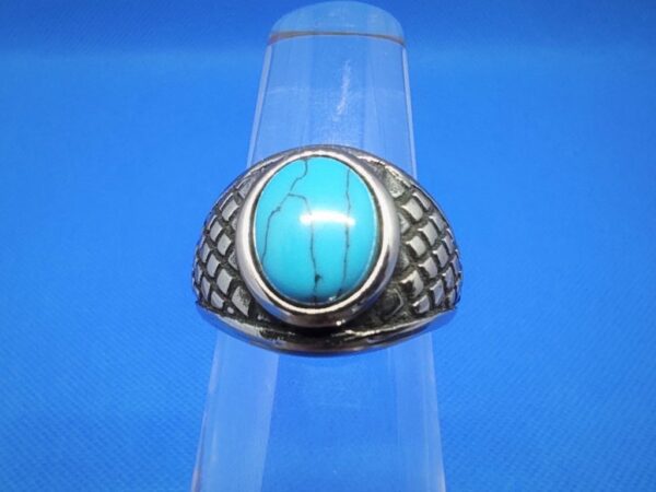 Bague chevalière gothique acier inoxydable chirurgical 316L, chaton cabochon turquoise motif peau de reptile, style rock biker, gothique