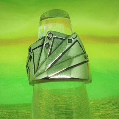 Bague alliance gothique carte quinte flush royale poker carreaux