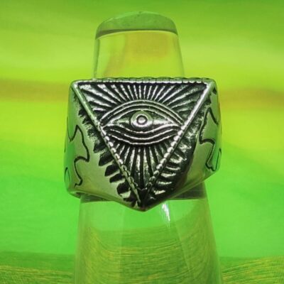 Bague chevalière gothique acier 316L, motif croix teutonique chaton triangulaire avec œil, style rock, biker, gothique, ajustable