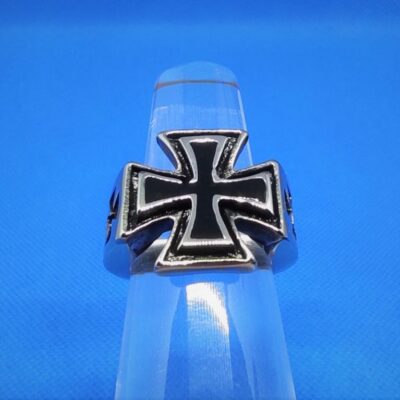 Bague chevalière gothique double croix teutonique noire