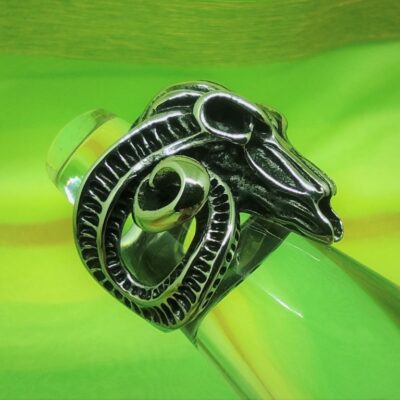 Bague gothique squelette de tête de bélier