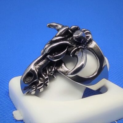 Bague gothique tête de démon cornu
