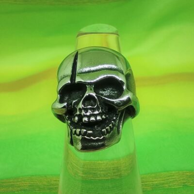 Bague gothique tête de mort pirate fendue