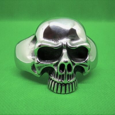 Bracelet jonc manchette gothique, grosse tête de mort