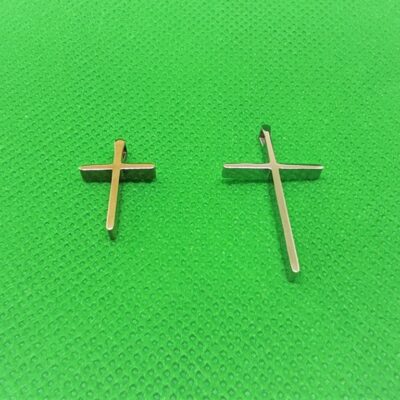 Pendentif petite croix latine