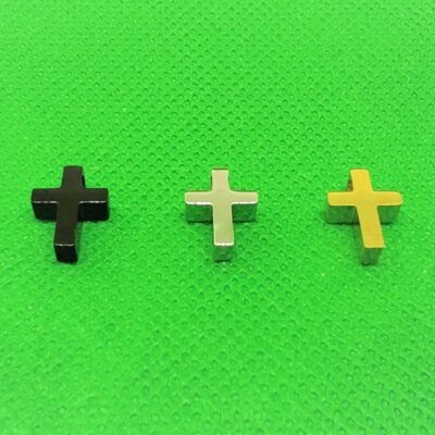 Pendentif petite croix latine épaisse