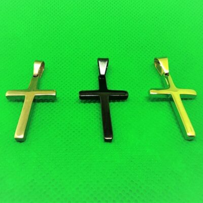 Pendentif croix latine classique