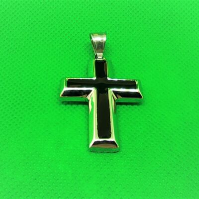 Pendentif croix latine noire sur argent classique