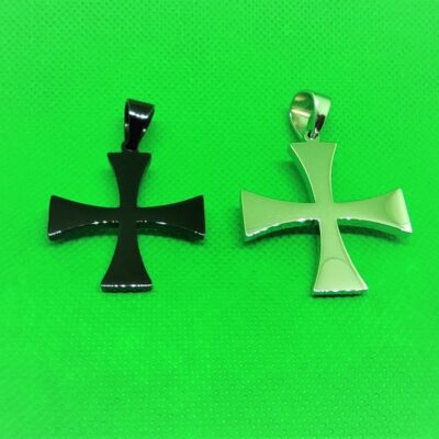 Pendentif croix pattée teutonique classique