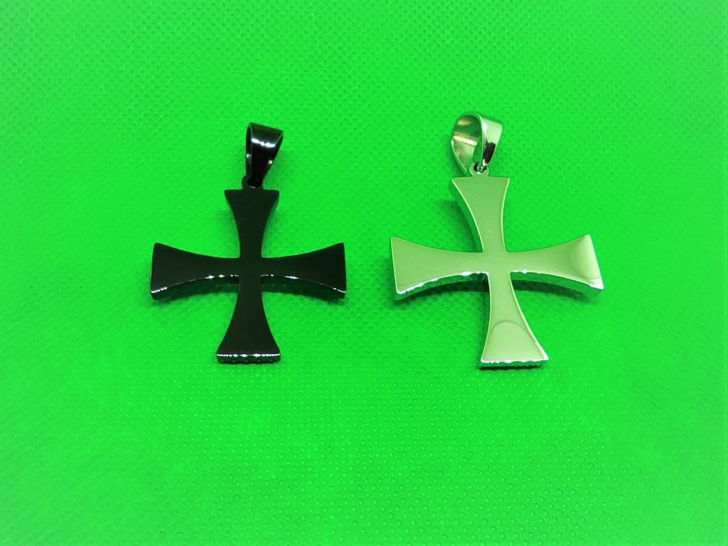 Pendentif acier croix pattée teutonique, classique