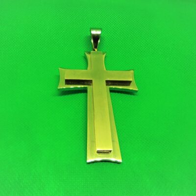Pendentif croix latine sur croix à béquilles plaquées or