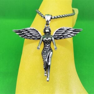 Pendentif acier fée envolée gothique