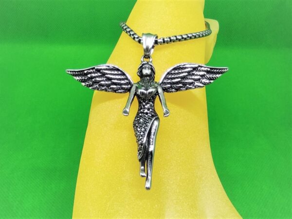 Pendentif acier fée envolée gothique