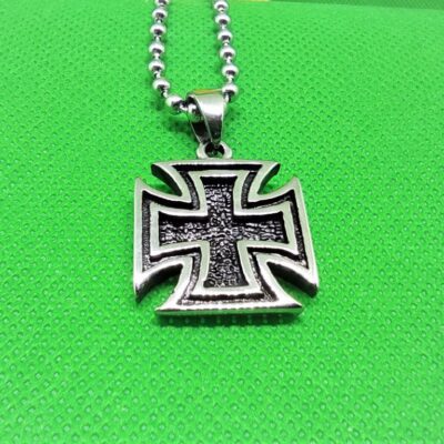 Pendentif double croix pattée teutonique