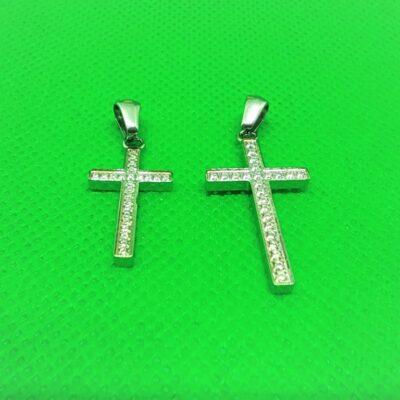Pendentif acier croix latine avec des strass, classique