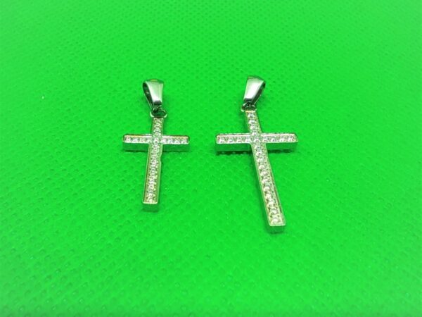 Pendentif acier croix latine avec des strass, classique