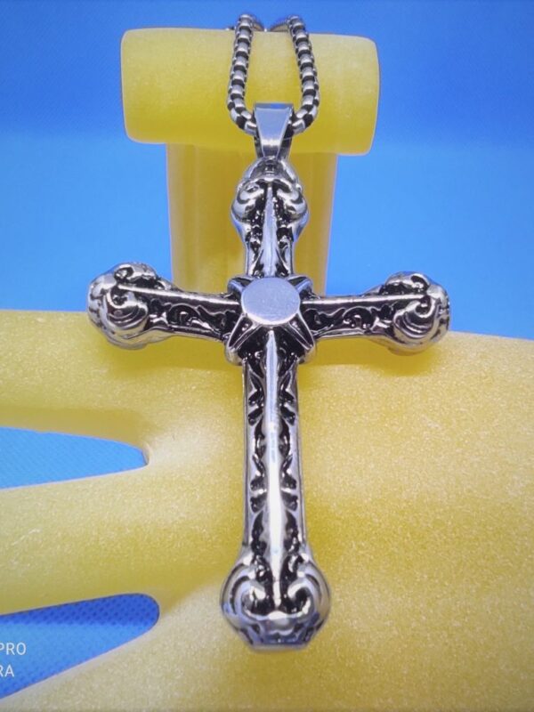 pendentif acier croix latine bourdonnée, style gothique, rock
