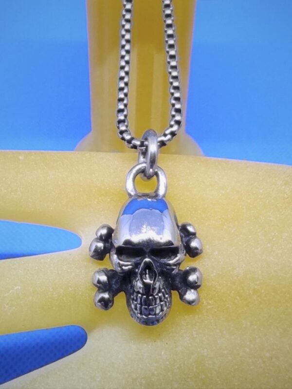 Pendentif gothique acier Jolly Roger, style gothique rock biker punk