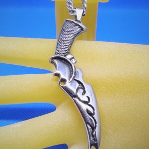 Pendentif gothique acier couteau navaja, styles gothique rock biker punk