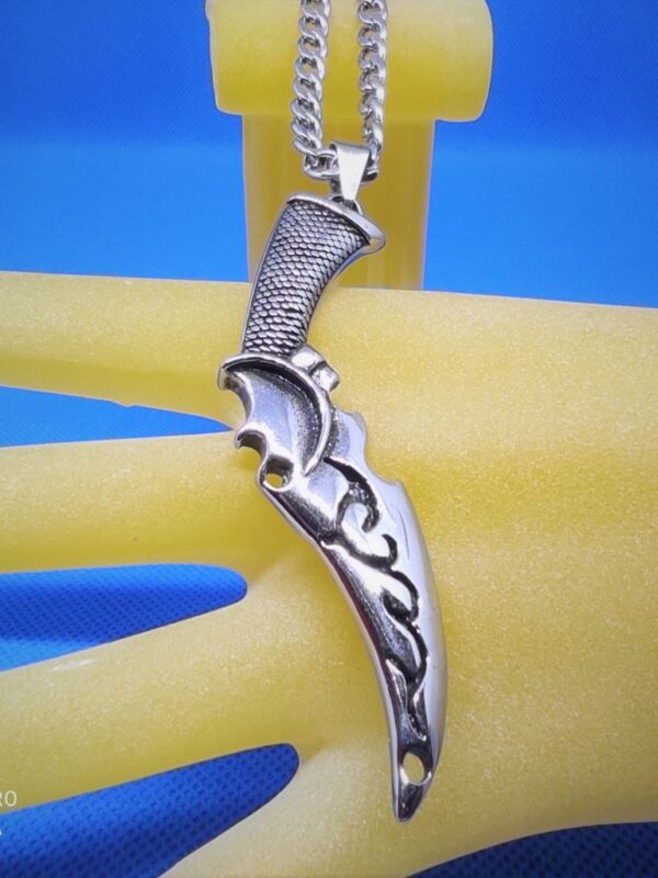 Pendentif gothique acier couteau navaja, styles gothique rock biker punk