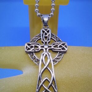 Pendentif gothique acier croix celtique, style gothique rock biker viking