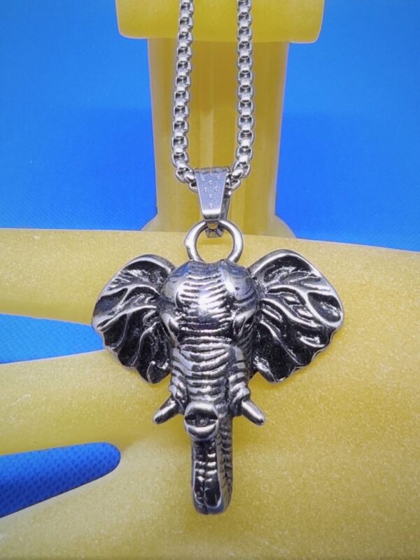 Pendentif gothique acier tête d'éléphant, style gothique rock biker animaux