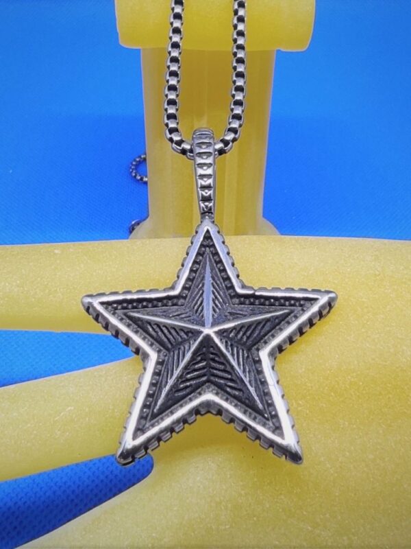 Pendentif gothique acier étoile à 5 branches, style gothique rock biker