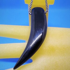 Pendentif gothique acier griffe noire, style gothique rock biker punk