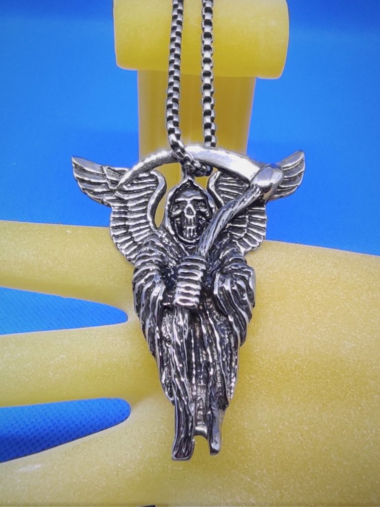Pendentif gothique acier la grande faucheuse, style gothique rock biker punk