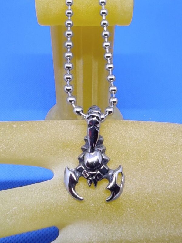 Pendentif gothique acier mini scorpion, style gothique rock biker animaux punk