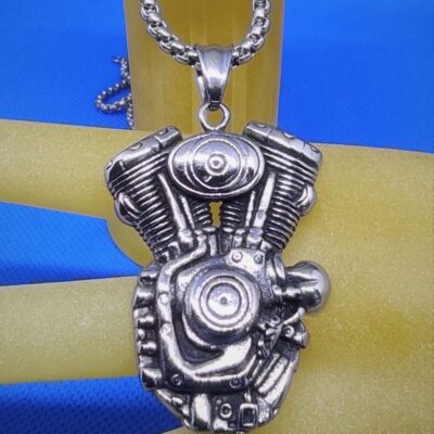 Pendentif gothique moteur Harley