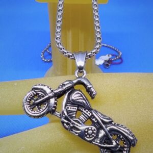 Pendentif gothique acier moto Harley, style gothique rock biker