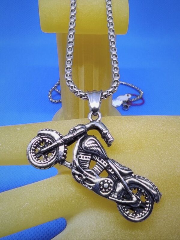 Pendentif gothique acier moto Harley, style gothique rock biker