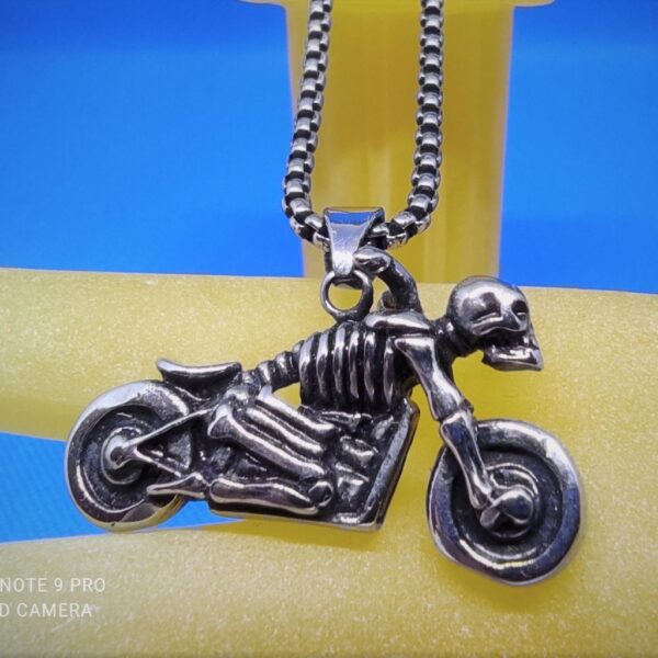 Pendentif gothique acier moto squelette, style gothique rock biker punk