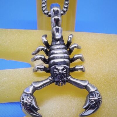 Pendentif scorpion